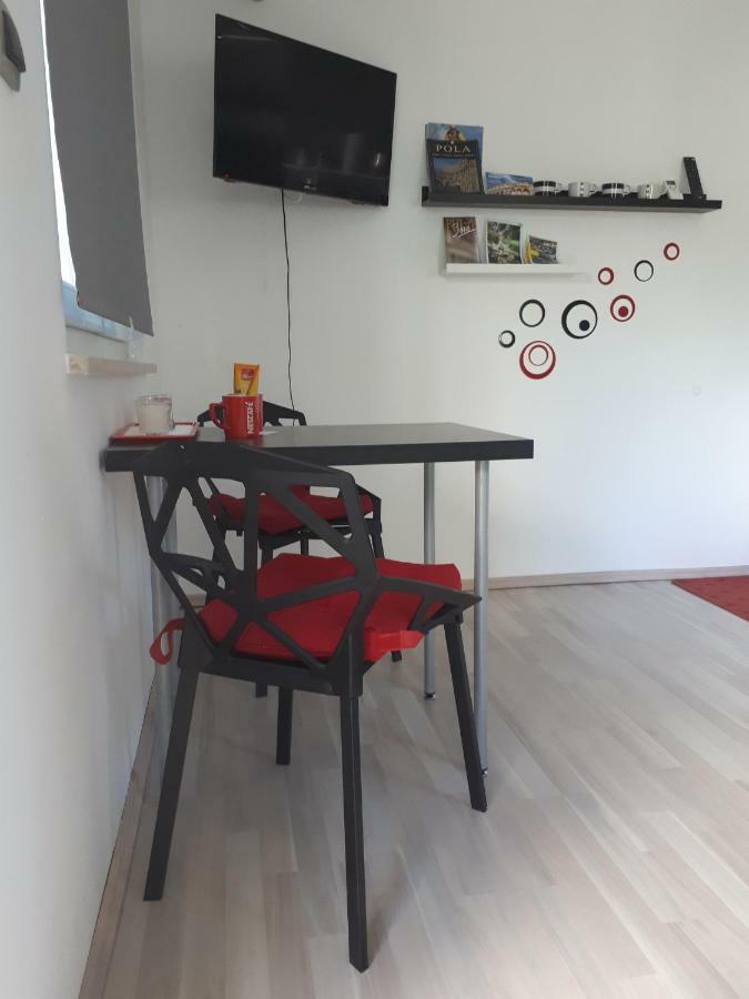 Studio Apartman Splash Pjescana Uvala Exterior foto